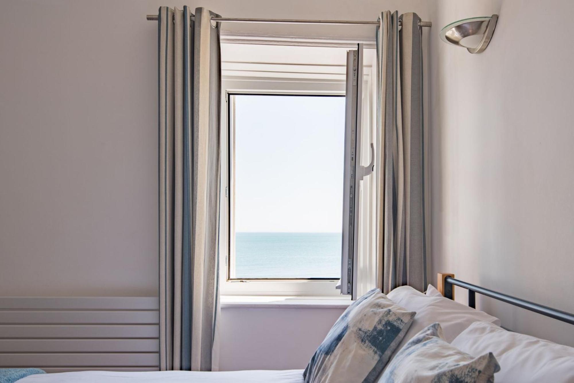 Wave Cottage By Bloom Stays Sandgate Exterior photo